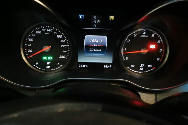 Used Mercedes-Benz C-Class 2017 Facelift C 200 L Sport Edition Odometer Close Up