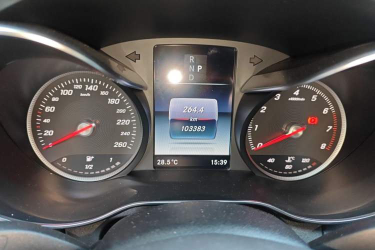 Used Mercedes-Benz C-Class 2017 C 200 L Sport Edition Odometer Close Up