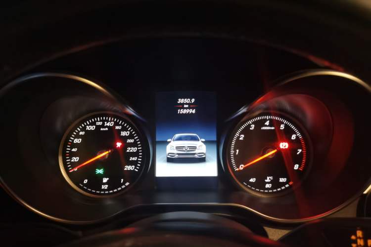Used Mercedes-Benz C-Class 2017 Facelift C 200 L Sport Edition Odometer Close Up