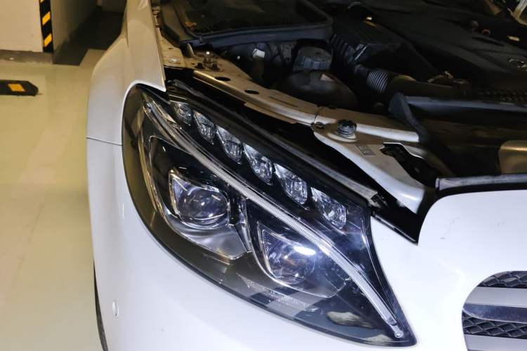Used Mercedes-Benz C-Class 2017 Facelift C 200 L 4MATIC Sport Edition Right Front Headlight