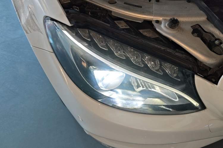 Used Mercedes-Benz C-Class 2017 C 180 L Sport Edition Right Front Headlight