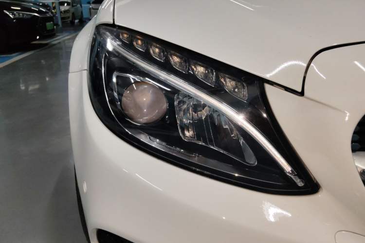 Used Mercedes-Benz C-Class 2017 C 200 L Sport Edition Right Front Headlight