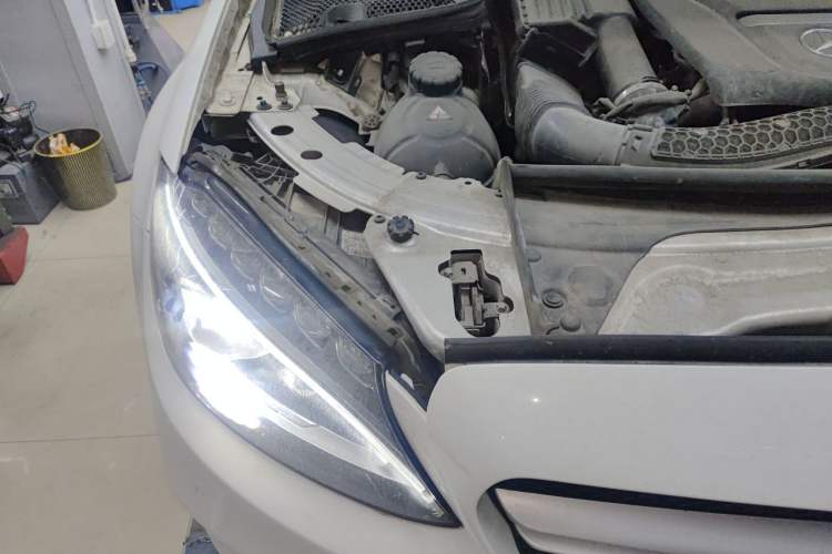 Used Mercedes-Benz C-Class 2017 Restyled C 200 Sport Edition Right Front Headlight
