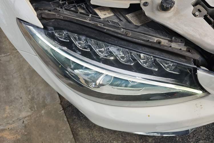 Used Mercedes-Benz C-Class 2017 C 180 L Sport Edition Right Front Headlight