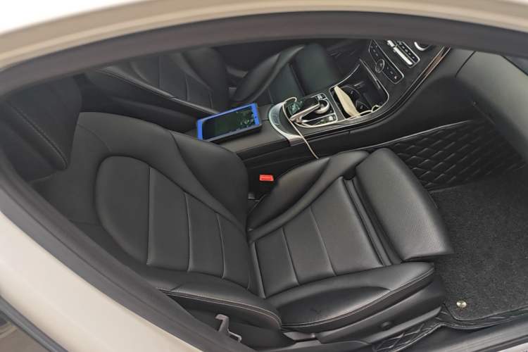 Used Mercedes-Benz C-Class 2017 Facelift C 200 L Sport Edition Right Front Seat