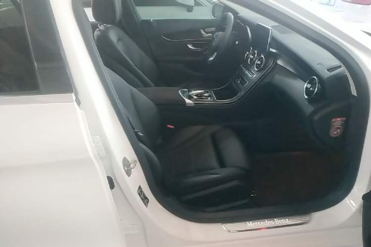 Used Mercedes-Benz C-Class 2017 Facelift C 200 L Sport Edition Right Front Seat