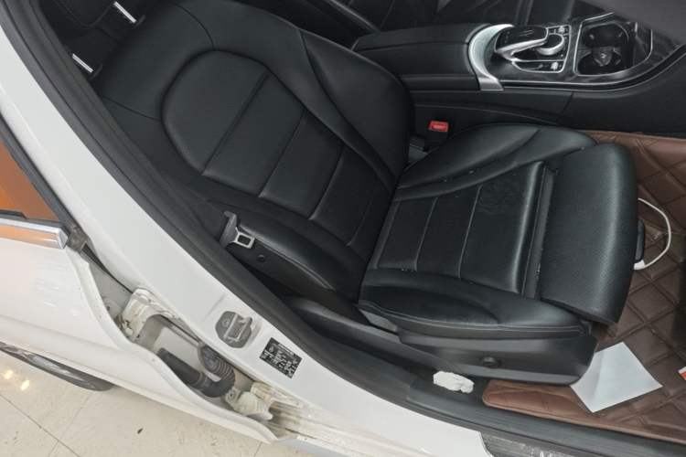 Used Mercedes-Benz C-Class 2017 Restyled C 180 L Fashion Edition Sport Version Right Front Seat