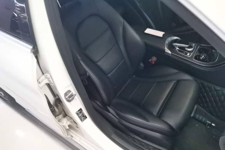 Used Mercedes-Benz C-Class 2017 Facelift C 200 L Sport Edition Right Front Seat