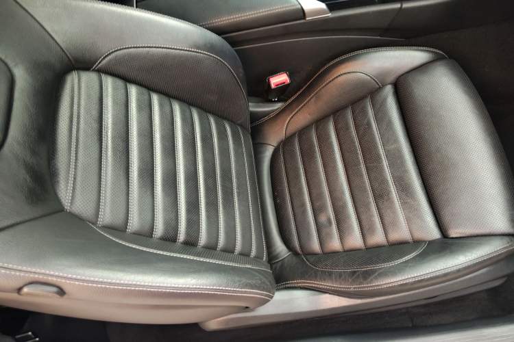 Used Mercedes-Benz C-Class 2017 Facelift C 300 Coupe Right Front Seat