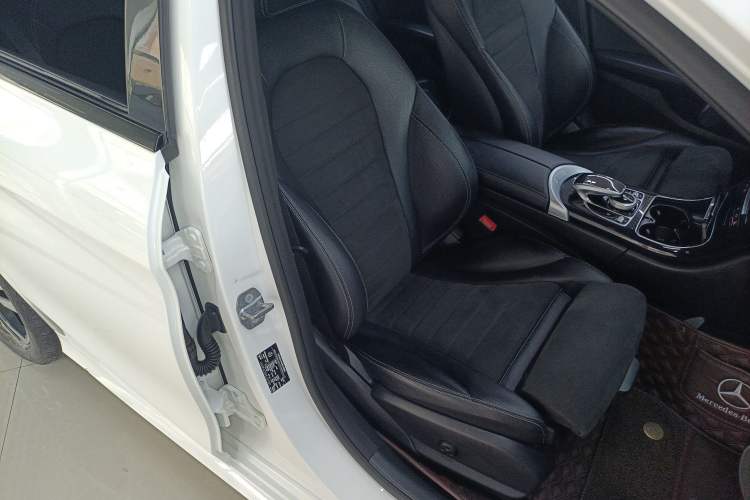 Used Mercedes-Benz C-Class 2017 C 200 Sport Edition Right Front Seat