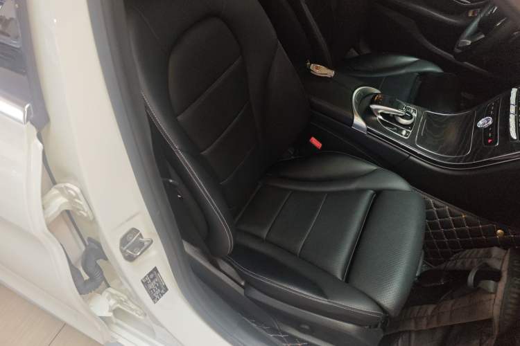 Used Mercedes-Benz C-Class 2017 Facelift C 200 L Sport Edition Right Front Seat