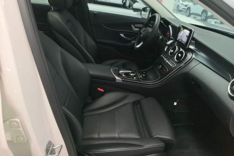 Used Mercedes-Benz C-Class 2017 Facelift C 200 L Sport Edition Right Front Seat