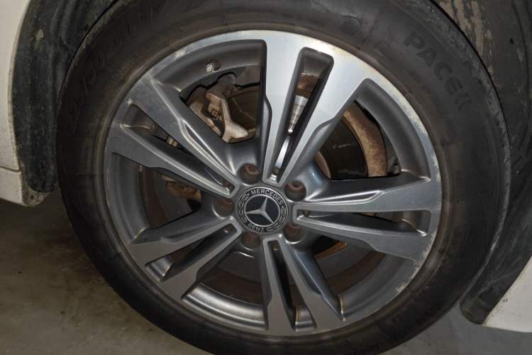 Used Mercedes-Benz C-Class 2017 Facelift C 200 L Sport Edition Right Front Wheel Hub