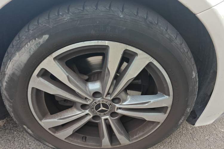 Used Mercedes-Benz C-Class 2017 Facelift C 200 L Sport Edition Right Front Wheel Hub