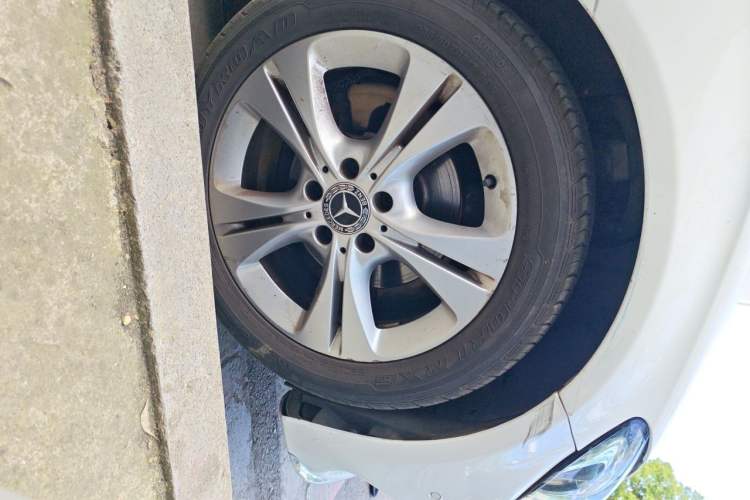 Used Mercedes-Benz C-Class 2017 C 180 Estate Right Front Wheel Hub