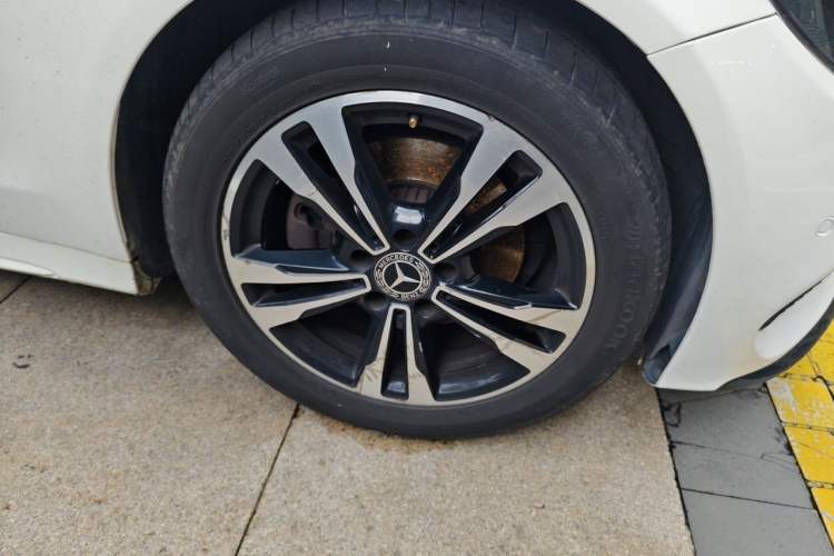 Used Mercedes-Benz C-Class 2017 C 200 Sport Edition Right Front Wheel Hub
