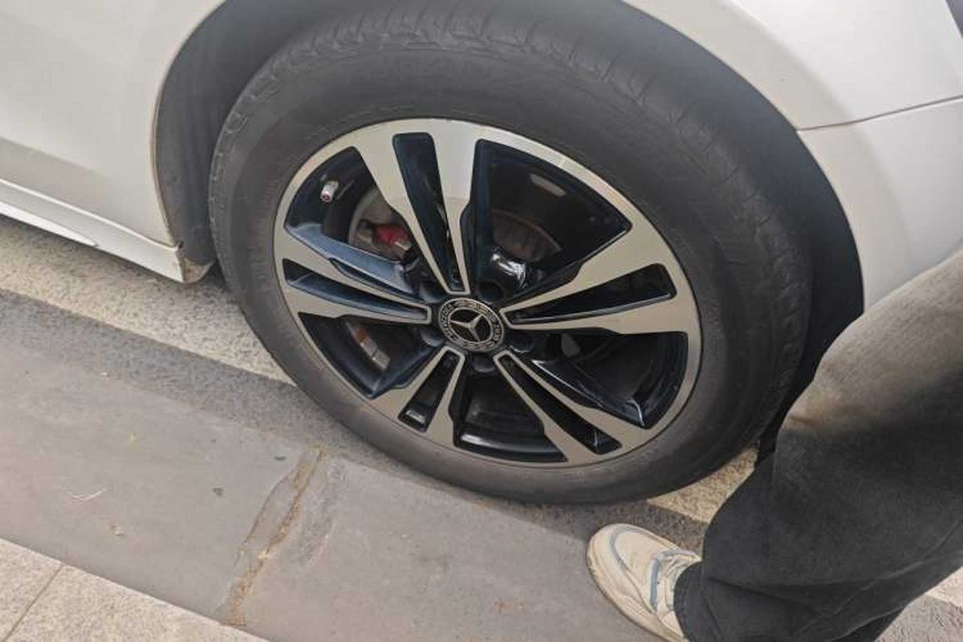 Used Mercedes-Benz C-Class 2017 C 200 Sport Edition Right Front Wheel Hub