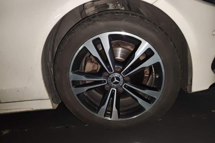 Used Mercedes-Benz C-Class 2017 C 200 Sport Edition Right Front Wheel Hub