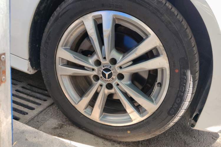 Used Mercedes-Benz C-Class 2017 Facelift C 200 L Sport Edition Right Front Wheel Hub