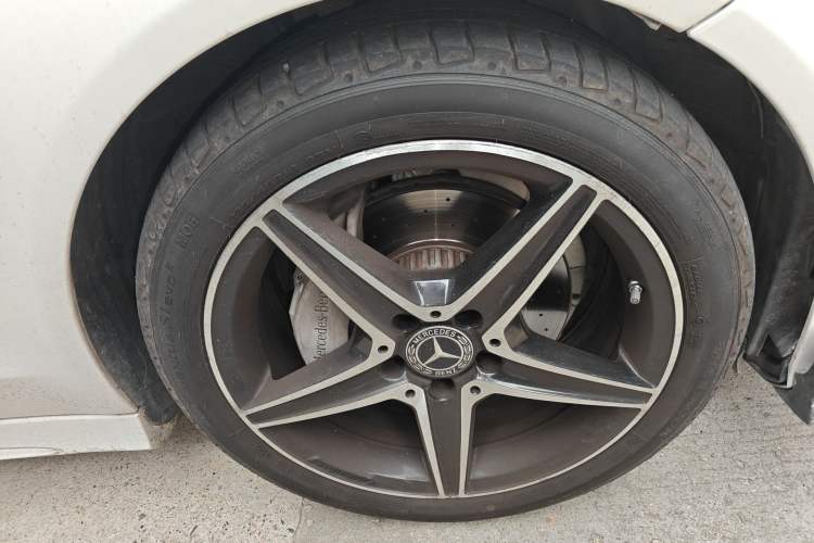 Used Mercedes-Benz C-Class 2017 Facelift C 200 Coupe Right Front Wheel Hub