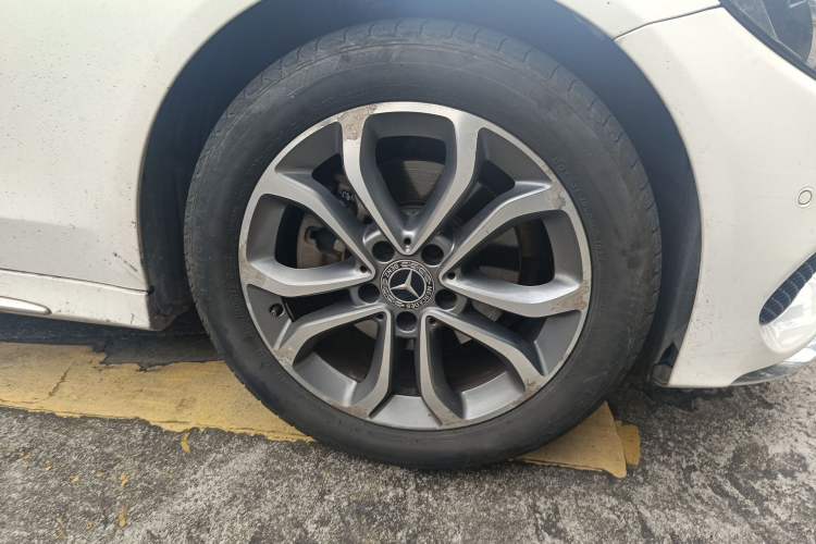 Used Mercedes-Benz C-Class 2017 Revised C 180 L Dynamic Sports Edition Right Front Wheel Hub