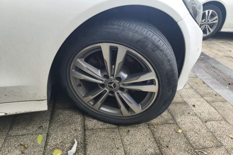 Used Mercedes-Benz C-Class 2017 C 200 L Right Front Wheel Hub