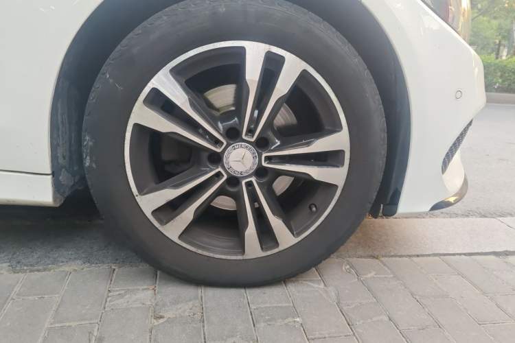 Used Mercedes-Benz C-Class 2017 C 200 Sport Edition Right Front Wheel Hub