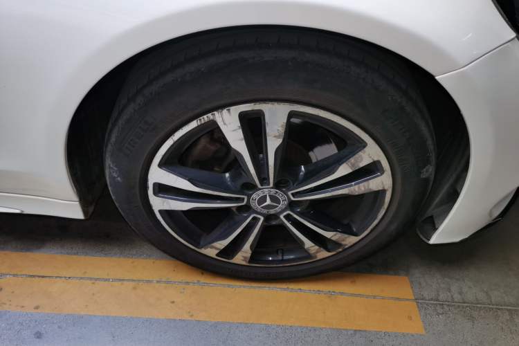 Used Mercedes-Benz C-Class 2017 Restyled C 200 Sport Edition Right Front Wheel Hub