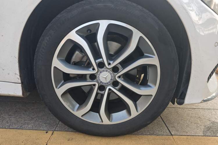 Used Mercedes-Benz C-Class 2017 C 180 L Sport Edition Right Front Wheel Hub