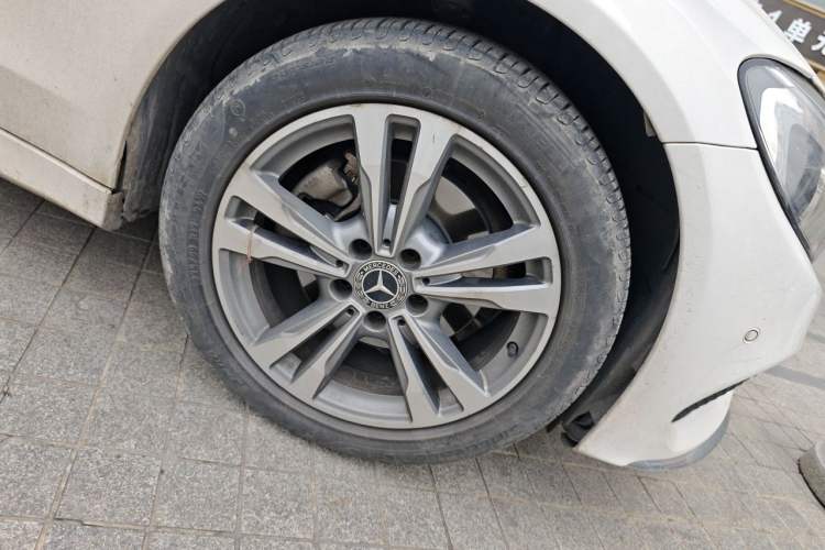 Used Mercedes-Benz C-Class 2017 Facelift C 200 L Sport Edition Right Front Wheel Hub