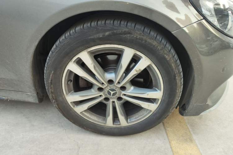Used Mercedes-Benz C-Class 2017 Facelift C 200 L Sport Edition Right Front Wheel Hub