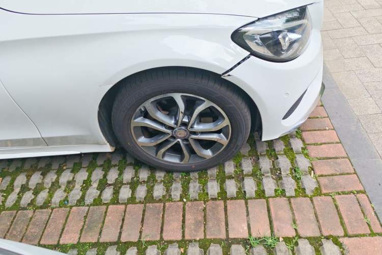 Used Mercedes-Benz C-Class 2017 Restyled C 180 L Fashion Edition Sport Version Right Front Wheel Hub