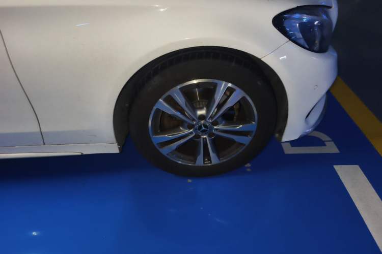 Used Mercedes-Benz C-Class 2017 Facelift C 200 L Sport Edition Right Front Wheel Hub