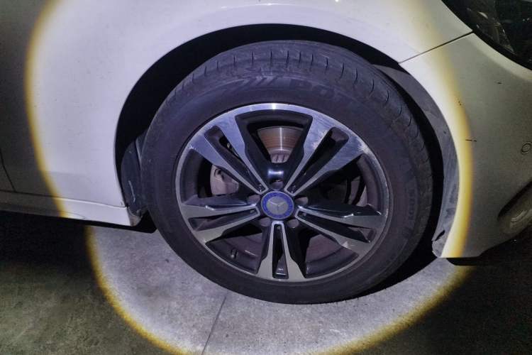 Used Mercedes-Benz C-Class 2017 Restyled C 200 Sport Edition Right Front Wheel Hub