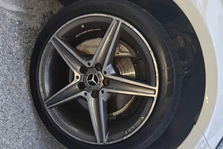 Used Mercedes-Benz C-Class 2017 Facelift C 200 Station Wagon Right Front Wheel Hub
