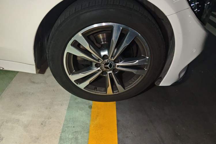 Used Mercedes-Benz C-Class 2017 Facelift C 200 L Sport Edition Right Front Wheel Hub