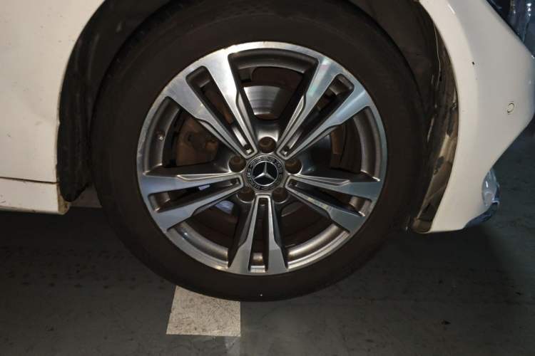 Used Mercedes-Benz C-Class 2017 Facelift C 200 L Sport Edition Right Front Wheel Hub
