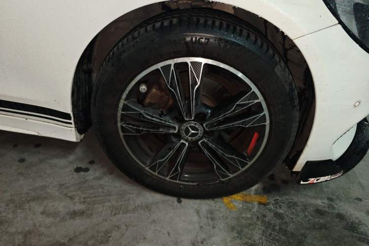 Used Mercedes-Benz C-Class 2017 C 200 Sport Edition Right Front Wheel Hub