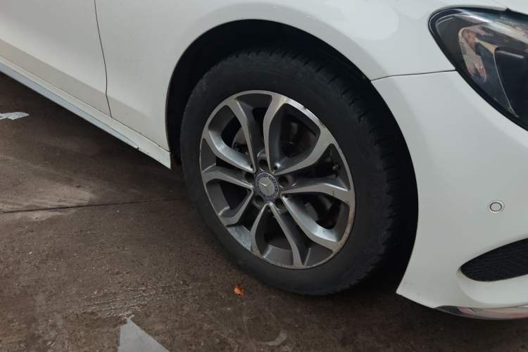 Used Mercedes-Benz C-Class 2017 C 180 L Sport Edition Right Front Wheel Hub