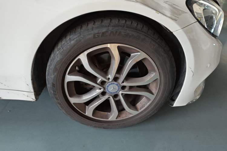 Used Mercedes-Benz C-Class 2017 C 180 L Sport Edition Right Front Wheel Hub