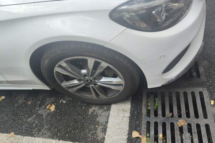 Used Mercedes-Benz C-Class 2017 Facelift C 200 L Sport Edition Right Front Wheel Hub