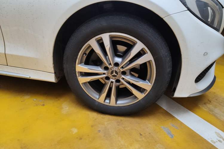 Used Mercedes-Benz C-Class 2017 Facelift C 200 L Sport Edition Right Front Wheel Hub