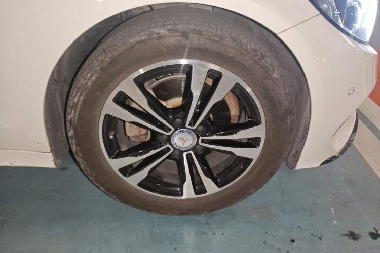 Used Mercedes-Benz C-Class 2017 C 200 Sport Edition Right Front Wheel Hub
