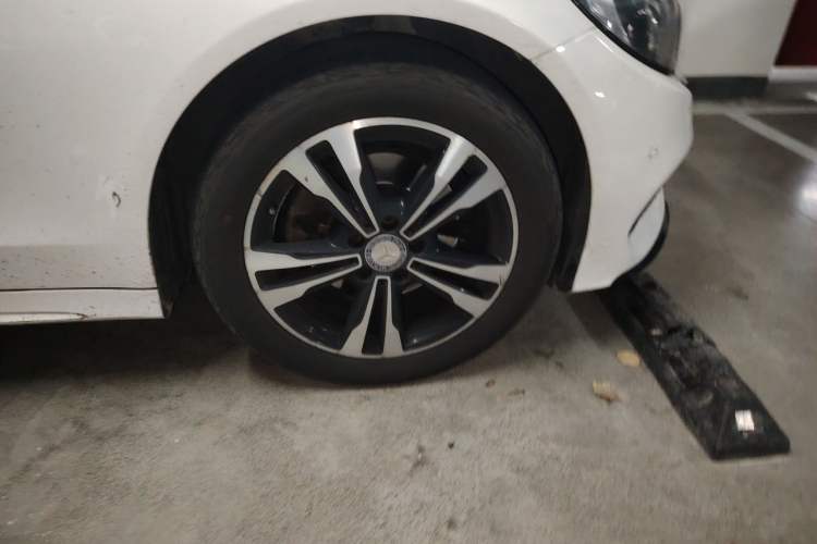 Used Mercedes-Benz C-Class 2017 C 200 Sport Edition Right Front Wheel Hub