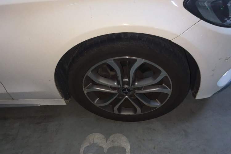 Used Mercedes-Benz C-Class 2017 C 180 L Sport Edition Right Front Wheel Hub