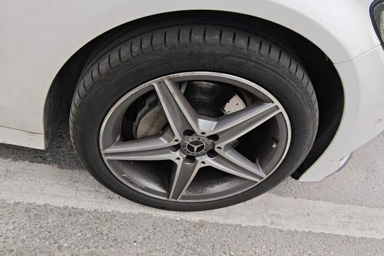 Used Mercedes-Benz C-Class 2017 C 200 station wagon Right Front Wheel Hub