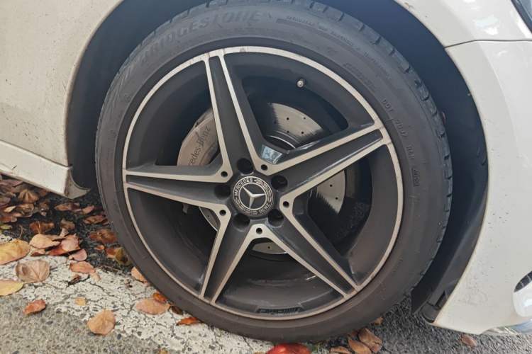 Used Mercedes-Benz C-Class 2017 Facelift C 200 Coupe Right Front Wheel Hub