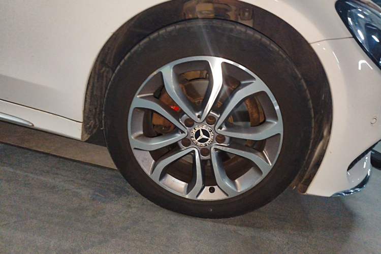 Used Mercedes-Benz C-Class 2017 Restyled C 180 L Fashion Edition Sport Version Right Front Wheel Hub