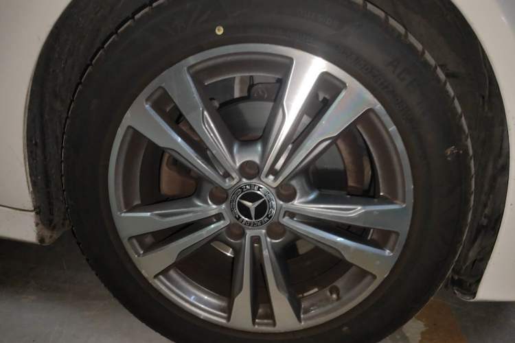 Used Mercedes-Benz C-Class 2017 Facelift C 200 L Sport Edition Right Front Wheel Hub