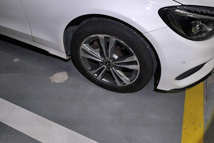 Used Mercedes-Benz C-Class 2017 Facelift C 200 L Sport Edition Right Front Wheel Hub